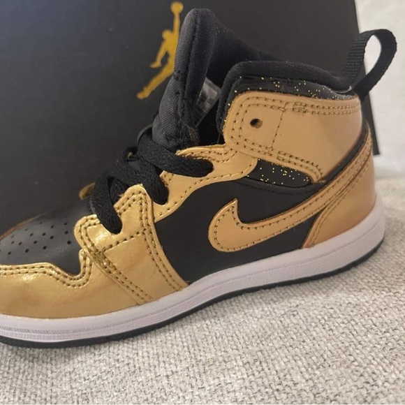 Toddler NIKE Jordan’s (5c) - Picture 3 of 6